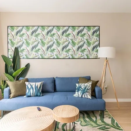 Palm Theme King Bed Paid Garage 55